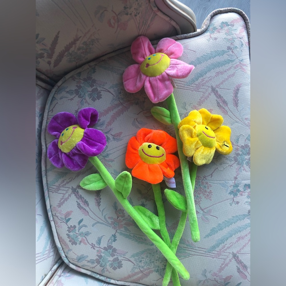 4 Velvet Happy Flowers